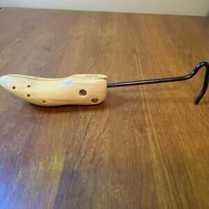 Vintage Wood Shoe Tree Red Head Hand Twist Stretcher Woman’s Size Regular